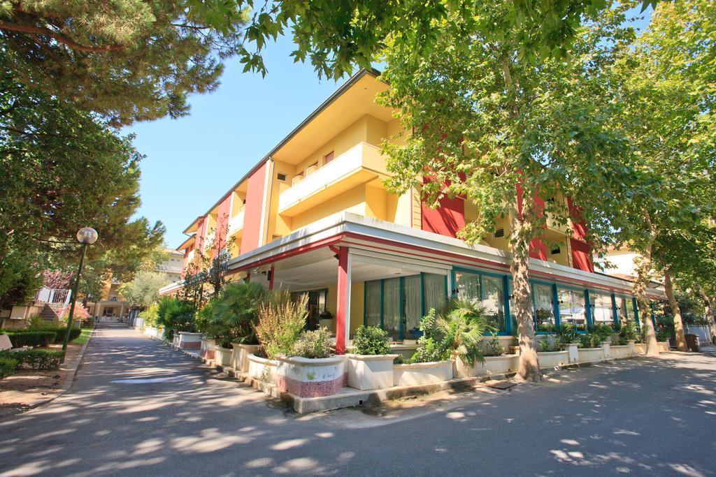 Elisabetta Hotel Чезенатико Экстерьер фото
