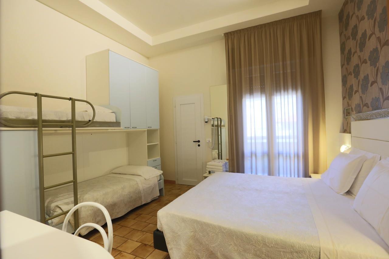 Elisabetta Hotel Чезенатико Экстерьер фото