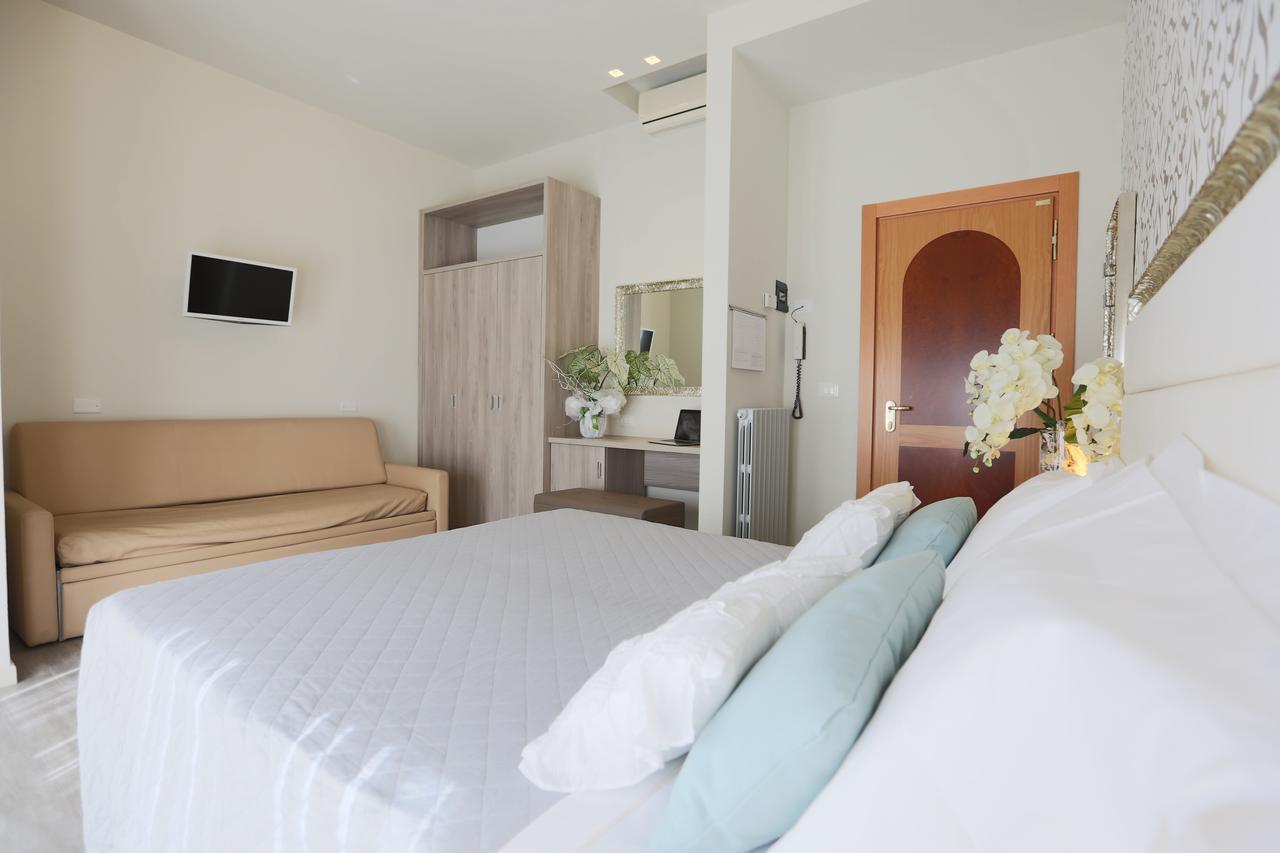 Elisabetta Hotel Чезенатико Экстерьер фото