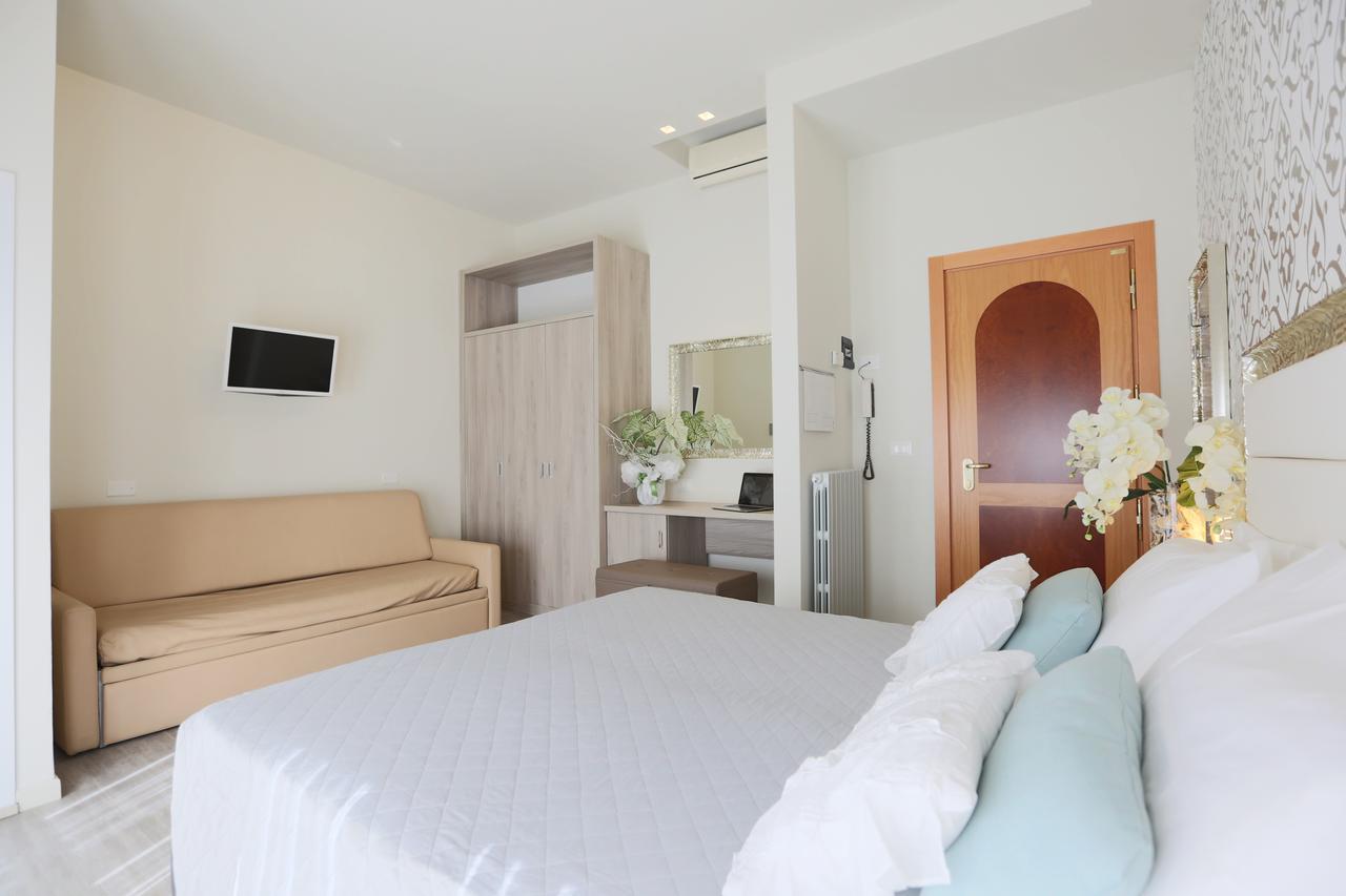Elisabetta Hotel Чезенатико Экстерьер фото